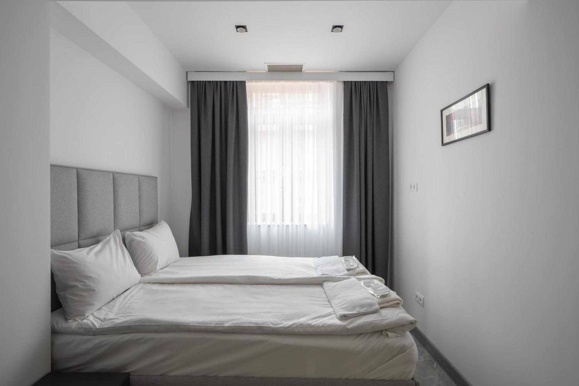 Ris Central Apartments Ereván Habitación foto